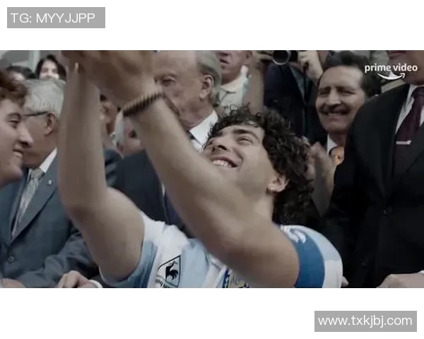 足球偶像的传奇之路：从青涩少年到世界巨星的成长故事