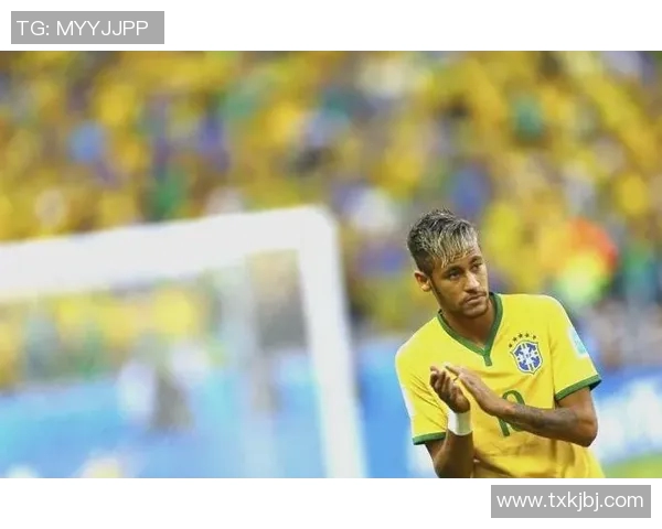 足球中锋与前锋的角色分析及其在比赛中的不同作用探讨