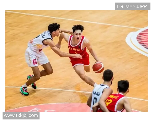 中国男篮在决赛中对阵约旦队全力争冠展现团队精神与竞技实力
